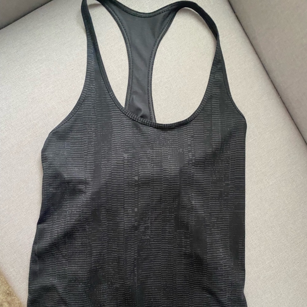 Lululemon black tank size 4